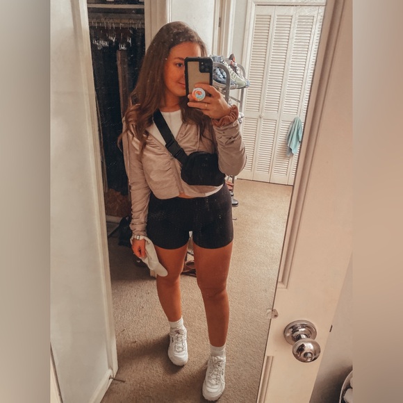 ☀️posh ambassador!☀️I 💙 bundles☀️ offers welcome - Picture 2 of 5